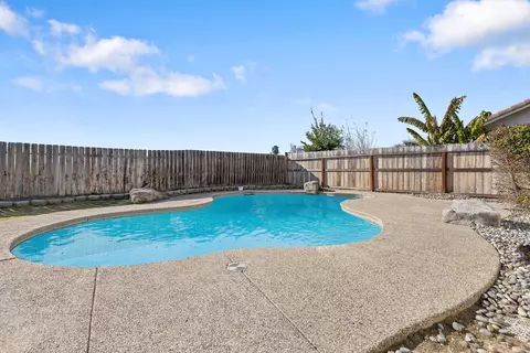 Exterior - 1459 Chimney Way, Lemoore, CA 93245 photo 4 of 6