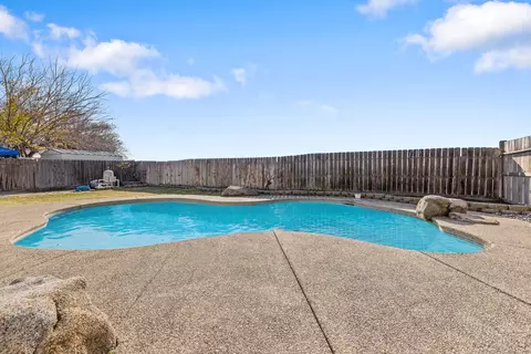 Exterior - 1459 Chimney Way, Lemoore, CA 93245 photo 5 of 6