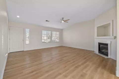 Living - 1459 Chimney Way, Lemoore, CA 93245 photo 2 of 3