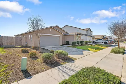 401 E Sedona Ave, Visalia, CA 93291