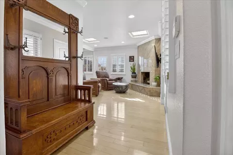 Entry Way - 57 Carmel Ave, Salinas, CA 93901 photo 2 of 3