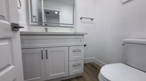 Bath - 653 Alpha St, Tulare, CA 93274 photo 2 of 2