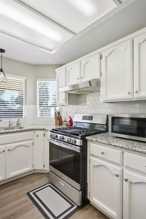 Kitchen - 416 Jesse St, Exeter, CA 93221 photo 2 of 4