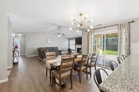 Dining - 416 Jesse St, Exeter, CA 93221 photo 2 of 2