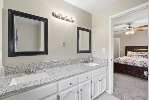 Bath - 416 Jesse St, Exeter, CA 93221 photo 4 of 5