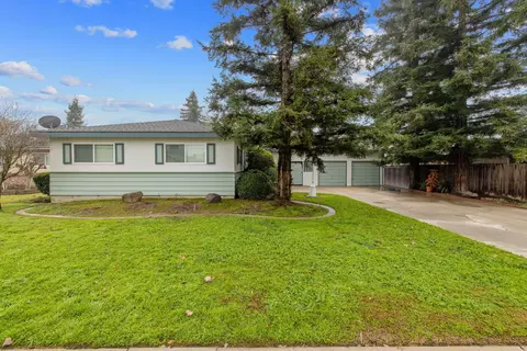 479 E Sandra Ave, Tulare, CA 93274 photo 2