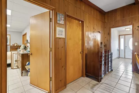 Entry Way - 29979 Rd 196, Exeter, CA 93221 photo 5 of 8