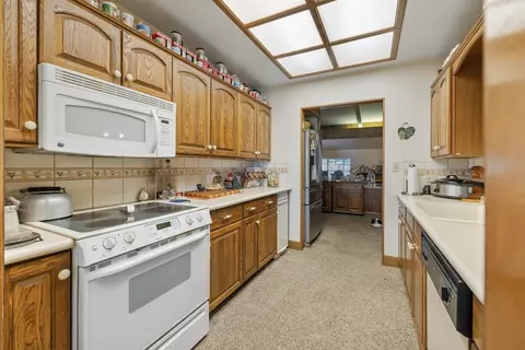 Kitchen - 29979 Rd 196, Exeter, CA 93221 photo 1 of 3