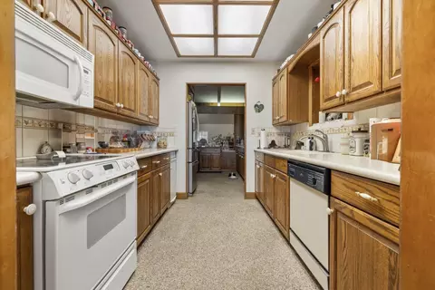 Kitchen - 29979 Rd 196, Exeter, CA 93221 photo 3 of 3
