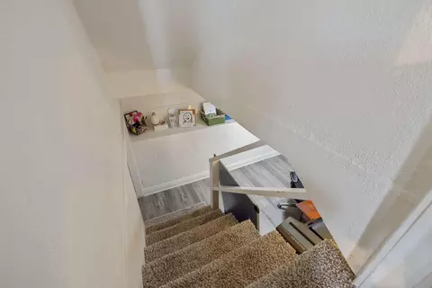 Entry Way - 457 W Maple St, Exeter, CA 93221 photo 3 of 4