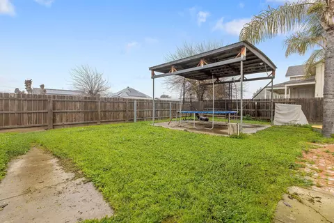 Exterior - 457 W Maple St, Exeter, CA 93221 photo 4 of 5