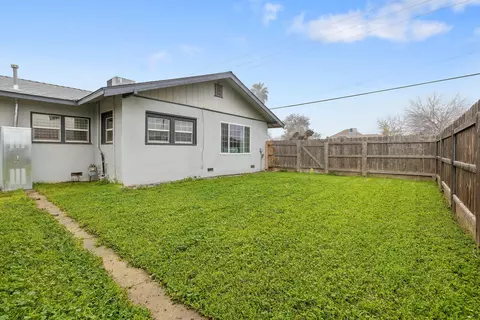 Exterior - 457 W Maple St, Exeter, CA 93221 photo 3 of 5