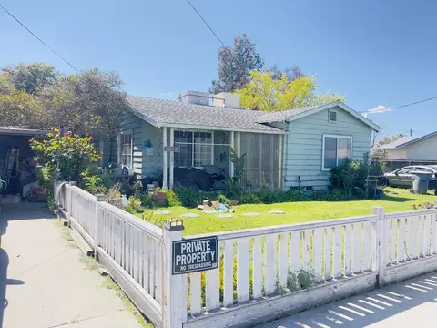 1001 W 7th St, Hanford, CA 93230