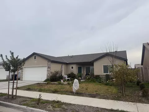 695 W Red Oak Ave, Porterville, CA 93257