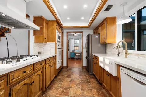 Kitchen - 17799 Avenue 280 #B, Exeter, CA 93221 photo 3 of 5