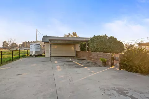 Exterior - 17799 Avenue 280 #B, Exeter, CA 93221 photo 3 of 12