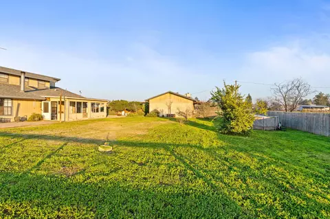 Exterior - 17799 Avenue 280 #B, Exeter, CA 93221 photo 10 of 12