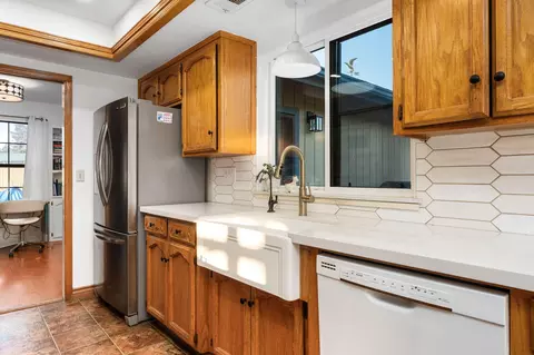 Kitchen - 17799 Avenue 280 #B, Exeter, CA 93221 photo 4 of 5