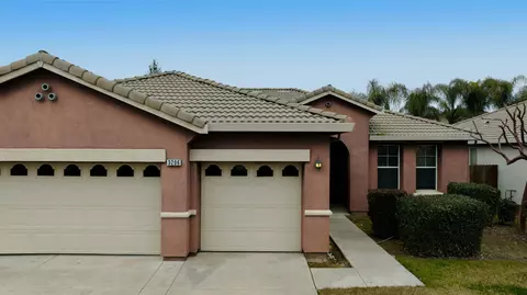 3206 W Vine Ave, Visalia, CA 93291