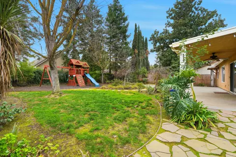 Exterior - 5547 W Modoc Ave, Visalia, CA 93291 photo 4 of 11