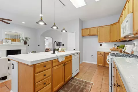 Kitchen - 5547 W Modoc Ave, Visalia, CA 93291 photo 6 of 8