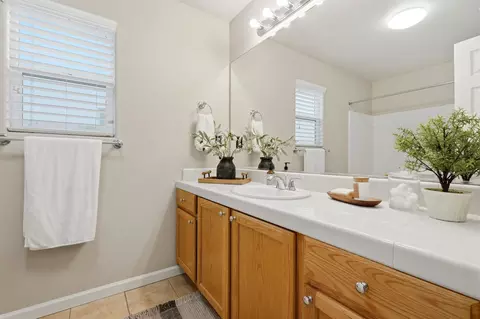 Bath - 5547 W Modoc Ave, Visalia, CA 93291 photo 1 of 5