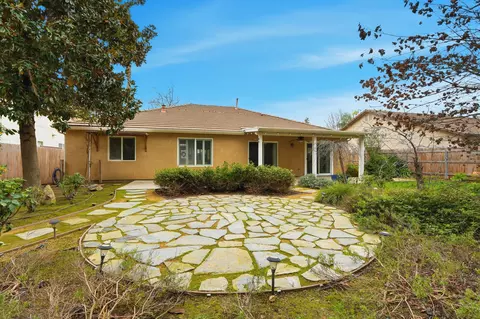 Exterior - 5547 W Modoc Ave, Visalia, CA 93291 photo 9 of 11