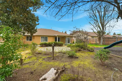 Exterior - 5547 W Modoc Ave, Visalia, CA 93291 photo 8 of 11