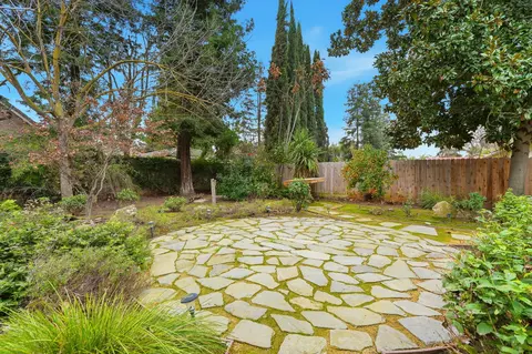 Exterior - 5547 W Modoc Ave, Visalia, CA 93291 photo 7 of 11