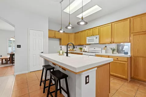 Kitchen - 5547 W Modoc Ave, Visalia, CA 93291 photo 2 of 8