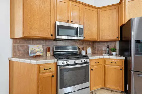 Kitchen - 3728 E Stapp Ct, Visalia, CA 93292 photo 4 of 4