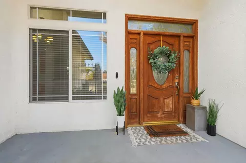Entry Way - 3728 E Stapp Ct, Visalia, CA 93292 photo 2 of 7