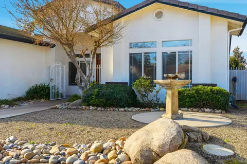 Exterior - 3728 E Stapp Ct, Visalia, CA 93292 photo 12 of 27