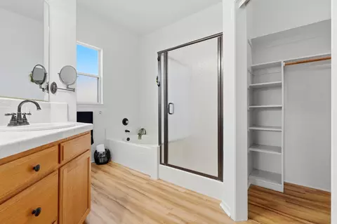 Bath - 3728 E Stapp Ct, Visalia, CA 93292 photo 5 of 5