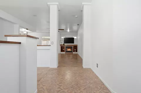 Entry Way - 3728 E Stapp Ct, Visalia, CA 93292 photo 3 of 7
