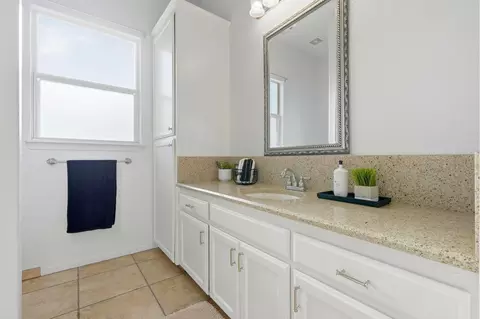 Bath - 3728 E Stapp Ct, Visalia, CA 93292 photo 1 of 5