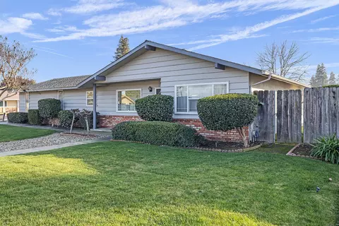 2415 E Feemster Ave, Visalia, CA 93292 photo 3