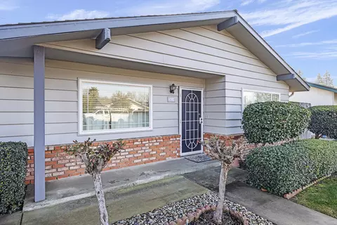 2415 E Feemster Ave, Visalia, CA 93292 photo 2