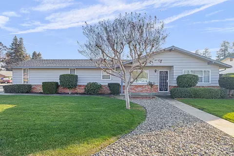 2415 E Feemster Ave, Visalia, CA 93292