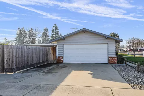 2415 E Feemster Ave, Visalia, CA 93292 photo 5