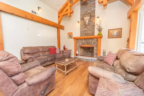 Living - 43433 Kaweah River Dr, Three Rivers, CA 93271 photo 1 of 2