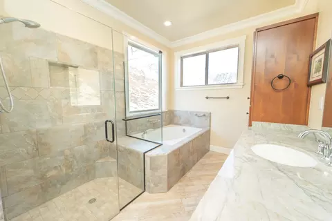 Bath - 43433 Kaweah River Dr, Three Rivers, CA 93271 photo 2 of 6