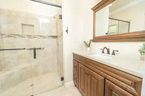 Bath - 43433 Kaweah River Dr, Three Rivers, CA 93271 photo 4 of 6