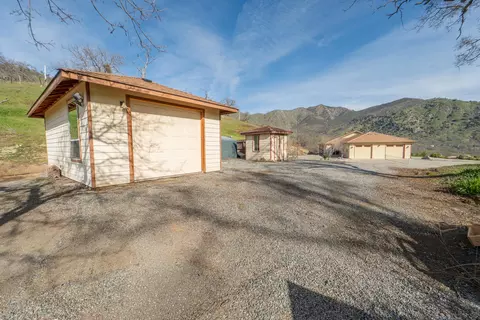 Exterior - 43433 Kaweah River Dr, Three Rivers, CA 93271 photo 15 of 18