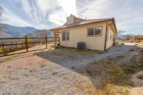 Exterior - 43433 Kaweah River Dr, Three Rivers, CA 93271 photo 13 of 18