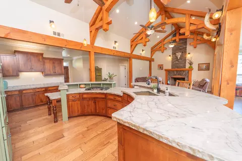 Kitchen - 43433 Kaweah River Dr, Three Rivers, CA 93271 photo 4 of 9