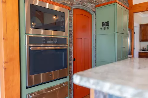 Kitchen - 43433 Kaweah River Dr, Three Rivers, CA 93271 photo 6 of 9