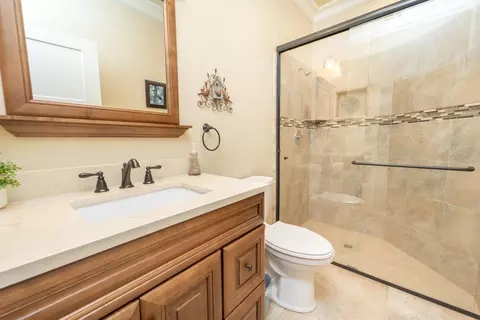 Bath - 43433 Kaweah River Dr, Three Rivers, CA 93271 photo 3 of 6