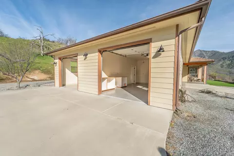 Exterior - 43433 Kaweah River Dr, Three Rivers, CA 93271 photo 10 of 18
