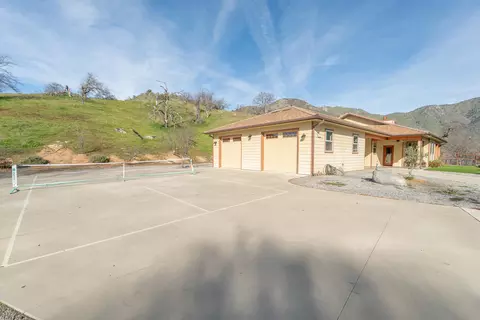 Exterior - 43433 Kaweah River Dr, Three Rivers, CA 93271 photo 8 of 18